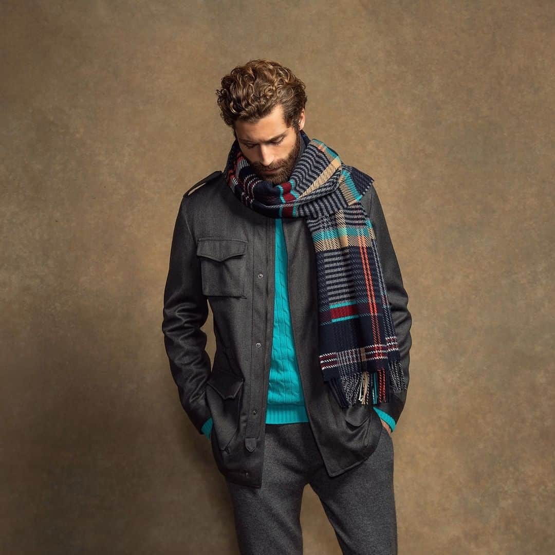 Johnstonsさんのインスタグラム写真 - (JohnstonsInstagram)「Coveted around the world, our luxury scarves will elevate any outfit. We’ve earned a reputation for creating the finest cashmere scarves, thanks to our expert craftsmanship and dedication to ethically sourcing the finest fibres. Our winter scarves will keep your neck warm while adding a luxurious touch to your accessories collection. . . . #johnstonsofelgin #johnstons #cashmerescarf #cashmere #luxuryscarves #luxuryscarf #luxuryfashion #britishfashion #madeinscotland」1月4日 2時30分 - johnstonsofelgin