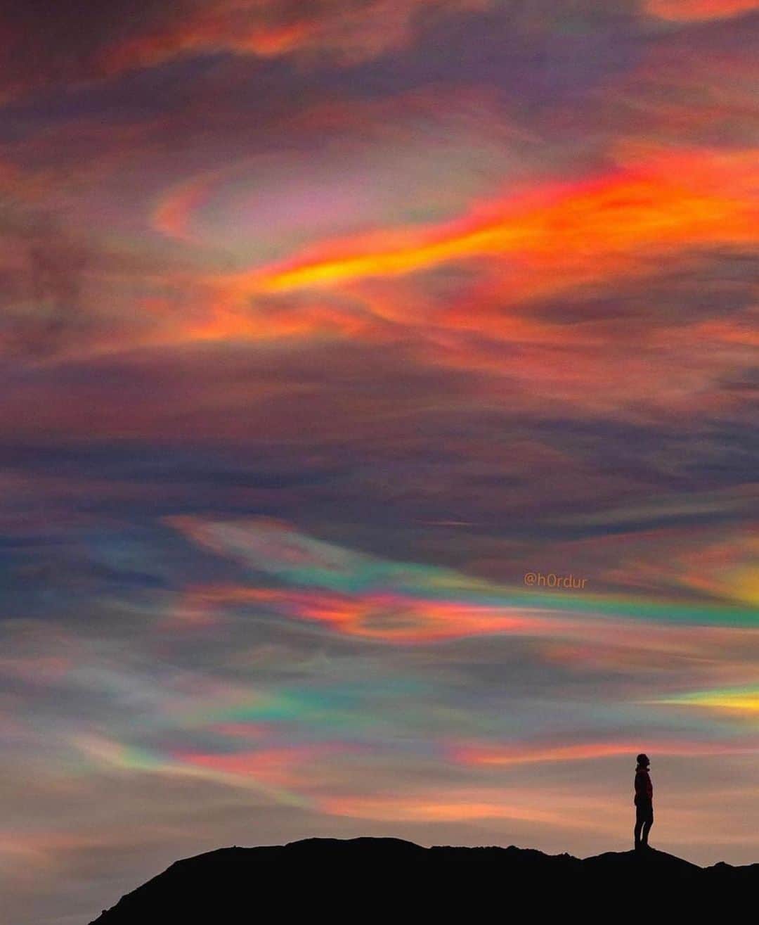 Wonderful Placesさんのインスタグラム写真 - (Wonderful PlacesInstagram)「Polar Stratospheric clouds in Iceland. How amazing is this? ✨😍😍😍✨ . 🎥 by ✨✨@h0rdur✨✨ #wonderful_places for a feature ❤️」1月4日 2時27分 - wonderful_places