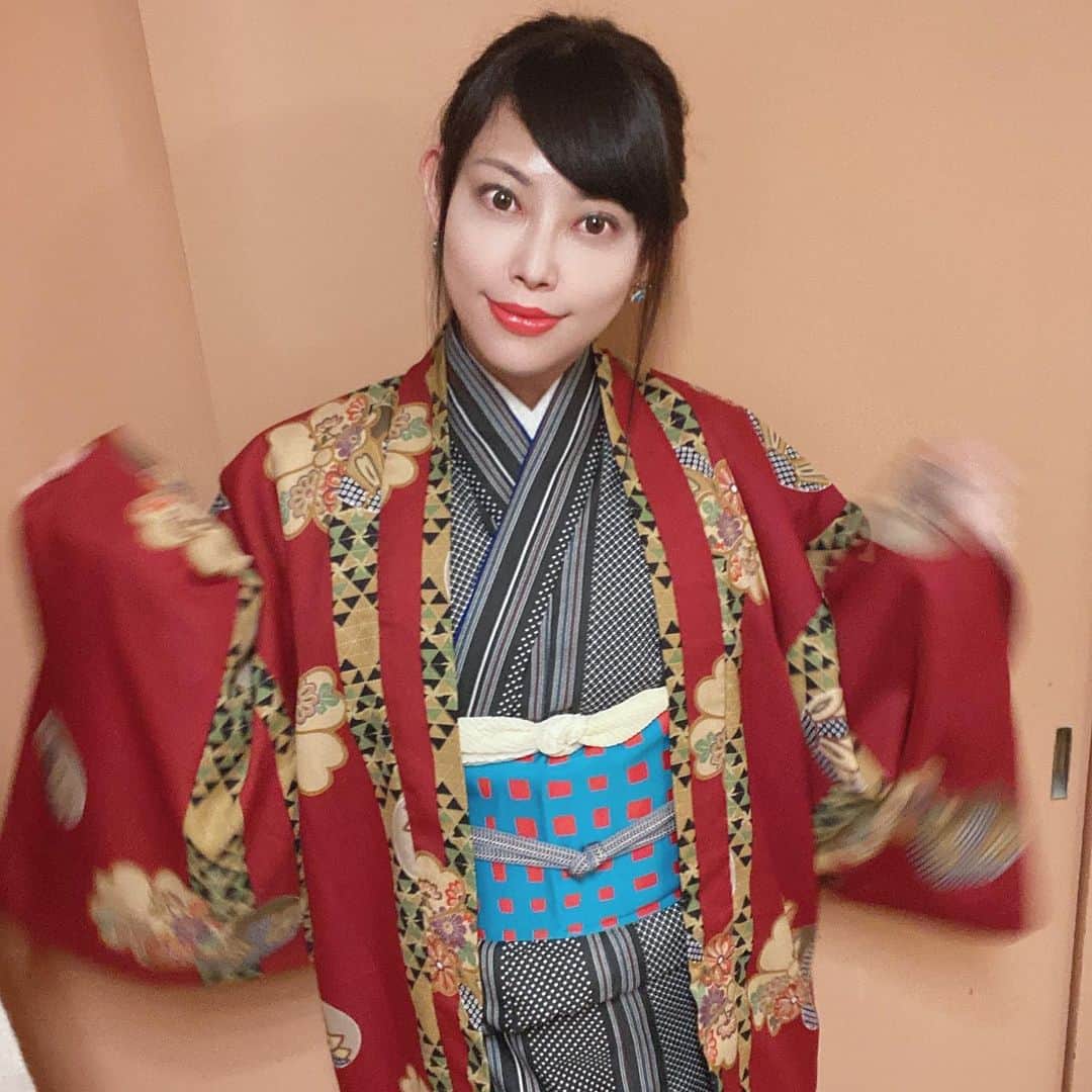 相沢あいさんのインスタグラム写真 - (相沢あいInstagram)「あけおめでしたね。今年は病気治療で太ったぶんを削りたいと思います。 _ #着物 #着物コーディネート #着物女子 #着物コーデ #着物好き #カジュアル着物 #カジュアル着物コーデ #カジュアル着物部 #カジュアル着物倶楽部 #着物でお出かけ #着物ガール #kimono #kimonostyle #kimonofashion #kimonolovers #kimonogirl #japanesekimono #黒髪 #黒髪女子 #黒髪ロングストレート #黒髪ロング #和装 #和装コーディネート」1月4日 2時47分 - aizawaai