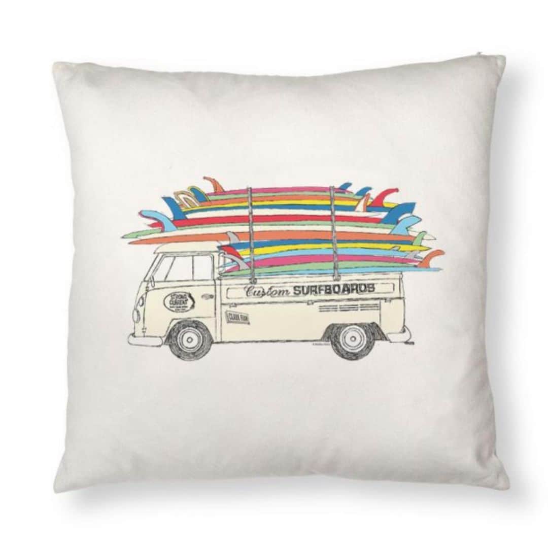 マリブシャツのインスタグラム：「Get Comfy! 💤 #pillow #malibu #malibushirts #comfy ... check out our website for more prints!」
