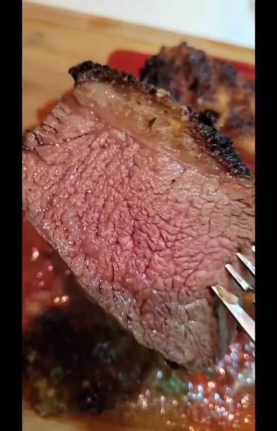 Cesar Gonzalez Cocineroのインスタグラム：「Todo lo compré en @meattowndist 👈  Para sazonar solo necesitas:  Tomillo Fresco Pasta de Ajo (mezcla de Ajo licuado, con Aceite de Oliva y Sal)  Sal  Pimienta  Aceite de Oliva  Si la preparan, no olviden compartirme las fotos de cómo les quedó, mencionandome en sus historias como @co_cinero y @cesarcocinero 👀.」