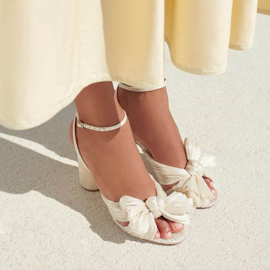 レフラーランドールのインスタグラム：「Don’t miss Camellia in shimmer, restocked on our site for now 🤍」