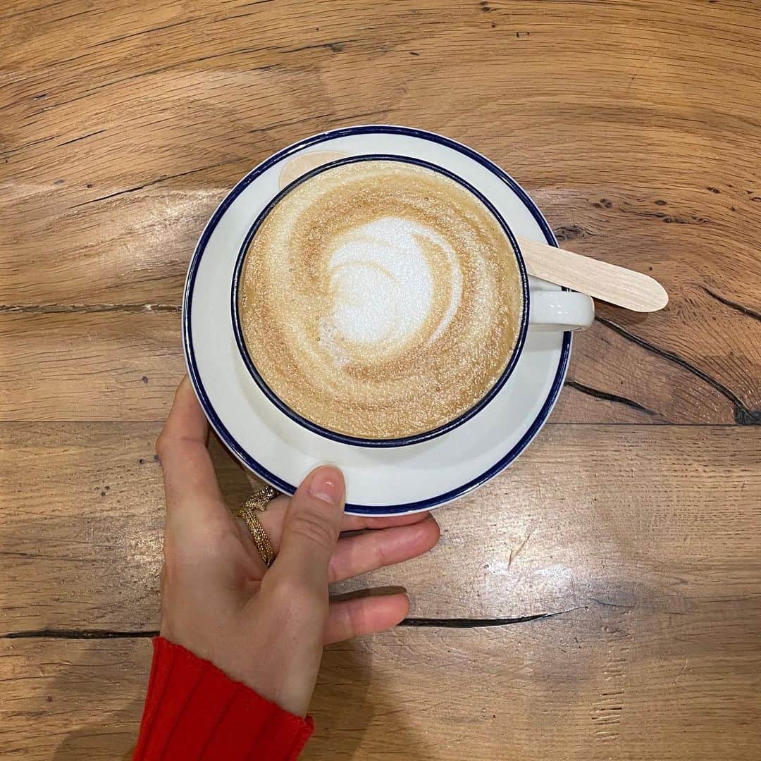 ベアトリス・レカリのインスタグラム：「Happy Sunday :)」