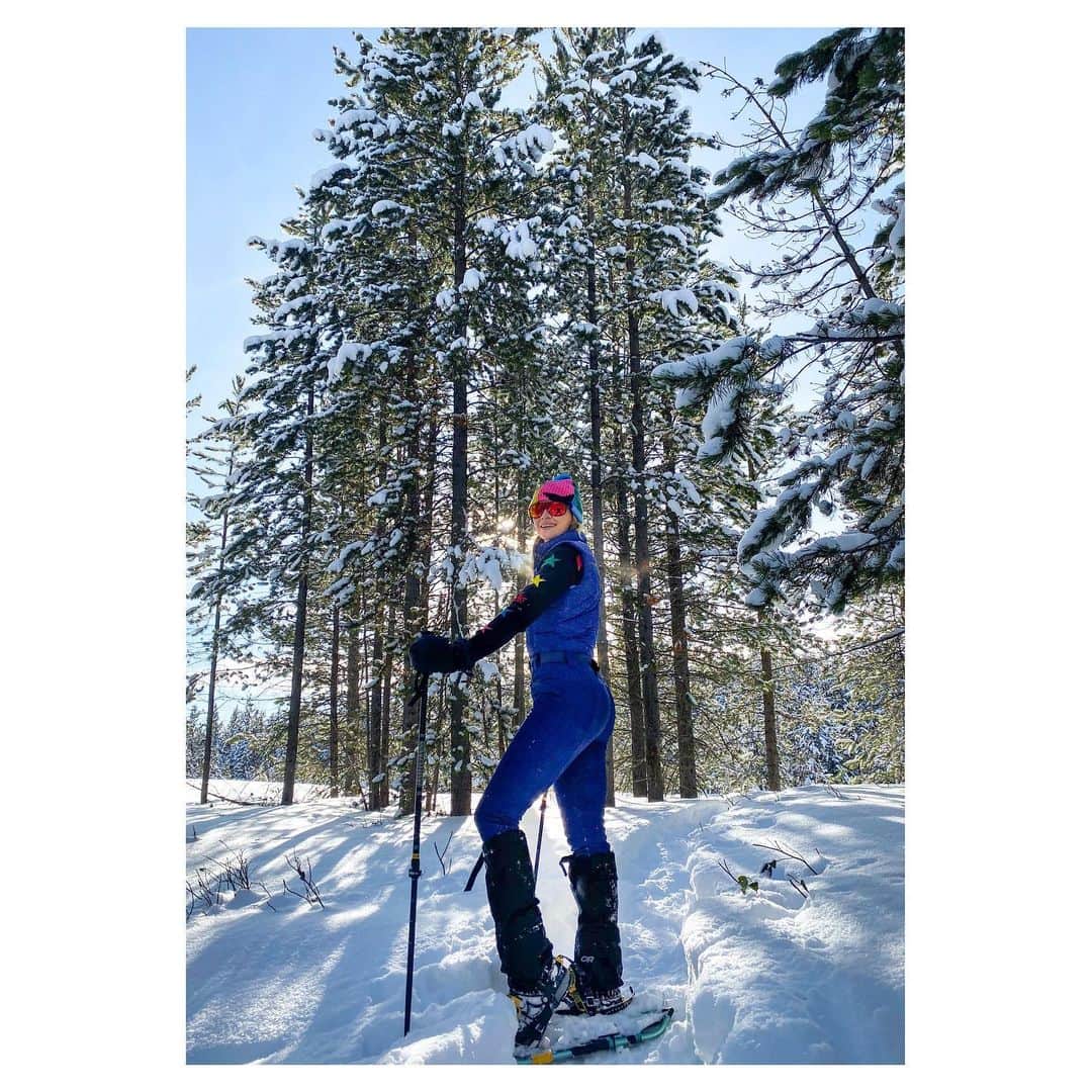 シャンテル・ヴァンサンテンのインスタグラム：「Who needs Jimmy Choos when you can have SNOW SHOES!! #JacksonHole」
