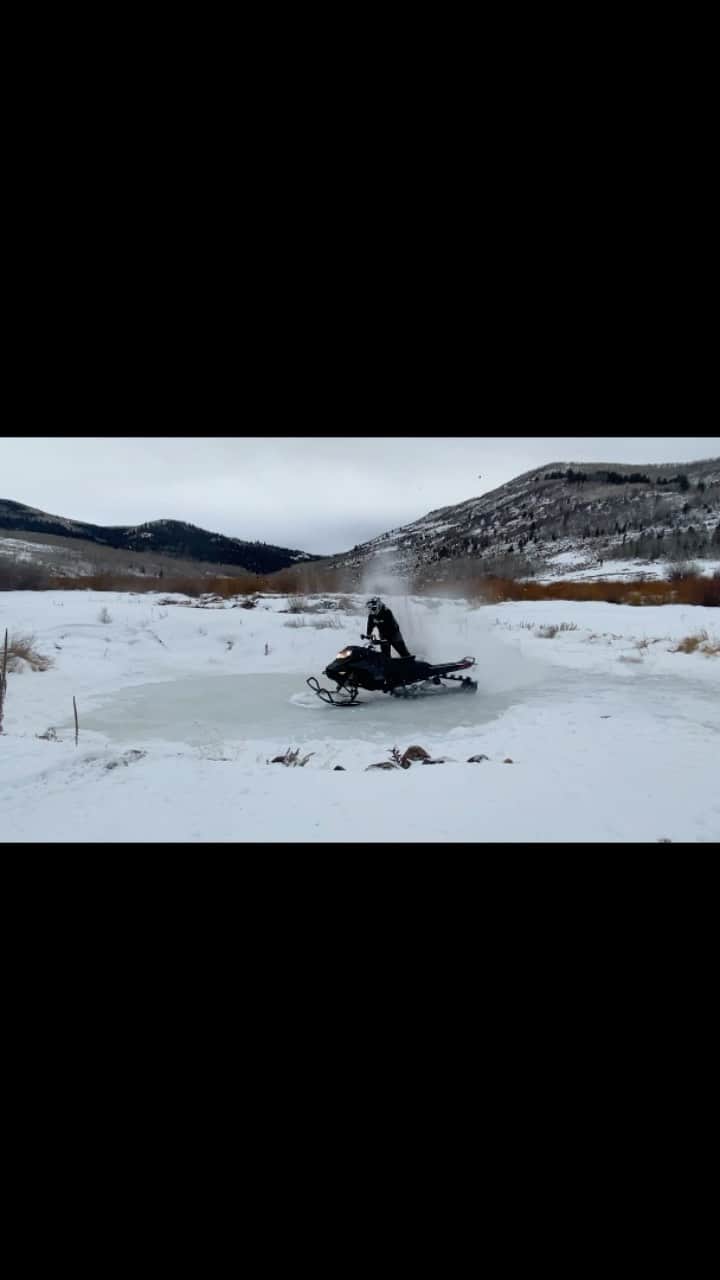 ケン・ブロックのインスタグラム：「Who needs a Zamboni when you’ve got a turbocharged @SkiDoo? Had some fun doing donuts while clearing the snow on a small ice-covered pond at the ranch so my kids can attempt to skate on it. Works pretty good too! #shredsled #turboZamboni #SkiDooSummitTurbo」