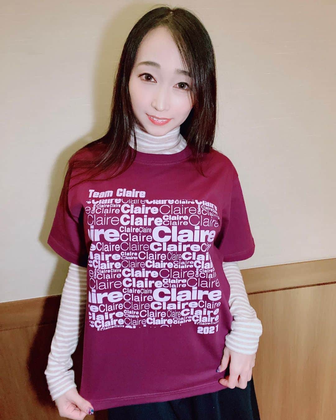 蓮実クレアさんのインスタグラム写真 - (蓮実クレアInstagram)「2年ぶり！ 蓮実クレアのオリジナルTシャツできました😍✨ 色は紫のみ、サイズはM、L、XLの3サイズ どのサイズもお値段は￥5,000になります ・ 胸元にはファンの名称 クレア隊の意味の 「チームクレア」 歌舞伎町BARHARUの営業中にのみ販売します☺️ ・ ・ よろしくお願いします！ ・ ・ 蓮実クレア着用(158cm/Mサイズ) ・ ・ ・ 歌舞伎町BAR HARU 新宿区歌舞伎町2-38-2第2メトロビル2F」1月3日 18時51分 - hasumi_kurea