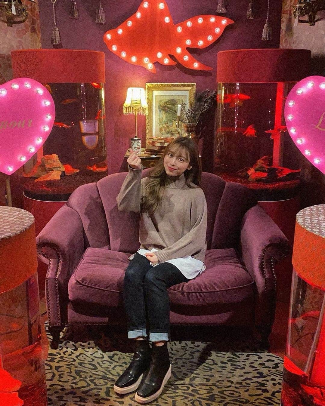 のインスタグラム：「家族で奈良へ行ってきた🦌 きゅんでーす❤️❤️❤️ #ミナーラ #奈良　#金魚ミュージアム #きゅんです #可愛い　#三が日 #お正月　#仲良し家族　#鹿 #奈良観光 #奈良グルメ #奈良公園」