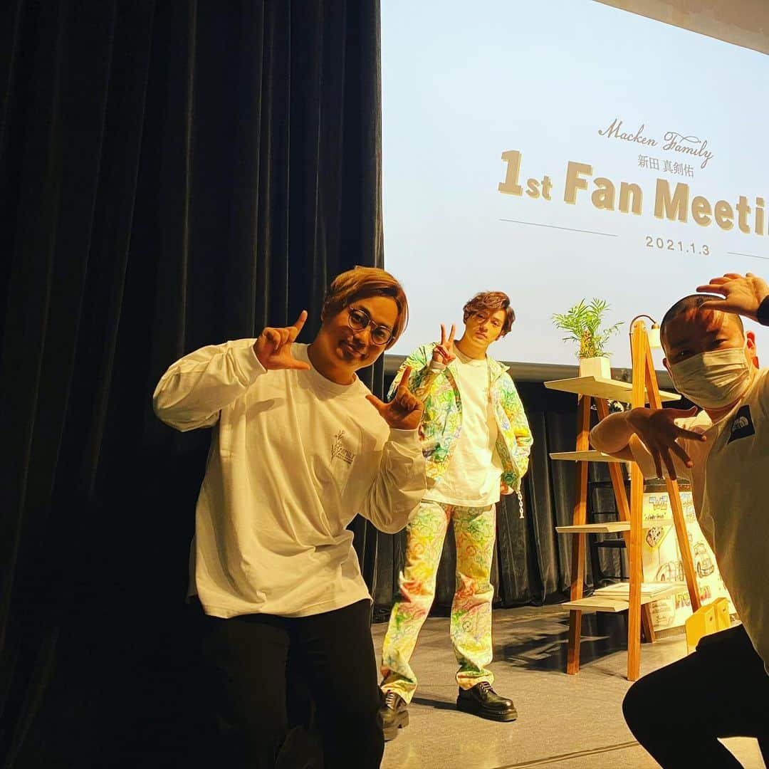 新田真剣佑さんのインスタグラム写真 - (新田真剣佑Instagram)「Fan meeting. With the funniest guys in Japan.  ファンミーティング ありがとうございました😄 #mackenfamily」1月3日 19時04分 - mackenyu