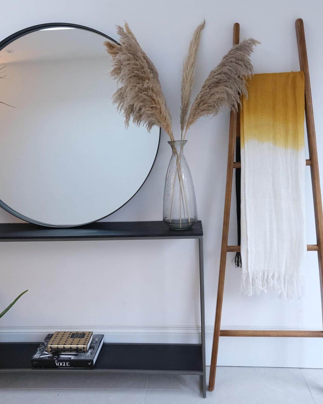 フレンチコネクションのインスタグラム：「The perfect new year home refresh? Embrace uplifting hues & natural textures into your space💛💛(📷: @francescasaffari).  #FrenchConnection #MyFC」