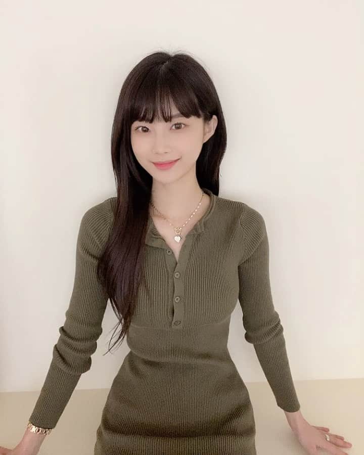 ユン・ダヨンのインスタグラム：「20초 버티기 (feat. 새로운 앞모리👩🏻)」