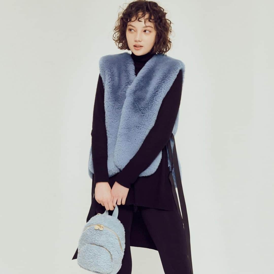 Official lemönplet Instagramさんのインスタグラム写真 - (Official lemönplet InstagramInstagram)「Thinking about bags to start this new year? How about these adorable faux fur mini bags for your everyday in 2021?😉  Find your style at www.lemonplet.com  #lemonplet #paris #레몬플렛 #レモンプレート」1月3日 19時00分 - lemonplet.official