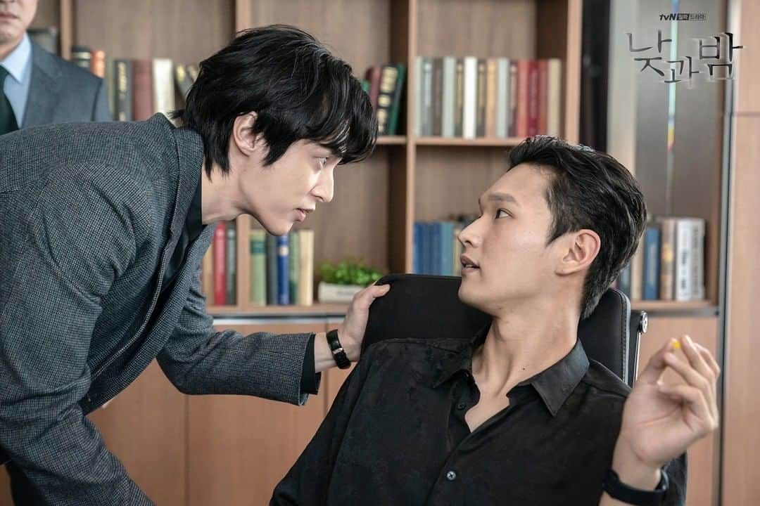 tvN DRAMA【韓国】さんのインスタグラム写真 - (tvN DRAMA【韓国】Instagram)「드디어 드러난 문재웅의 두 얼굴😨 자각몽 너무 무서워요... 무섭고...  예고살인추리극 #낮과밤 🌗 매주 [월,화] 밤 9시 tvN 방송 #남궁민 #김설현 #이청아 #윤선우 #awaken」1月3日 19時00分 - tvn_drama