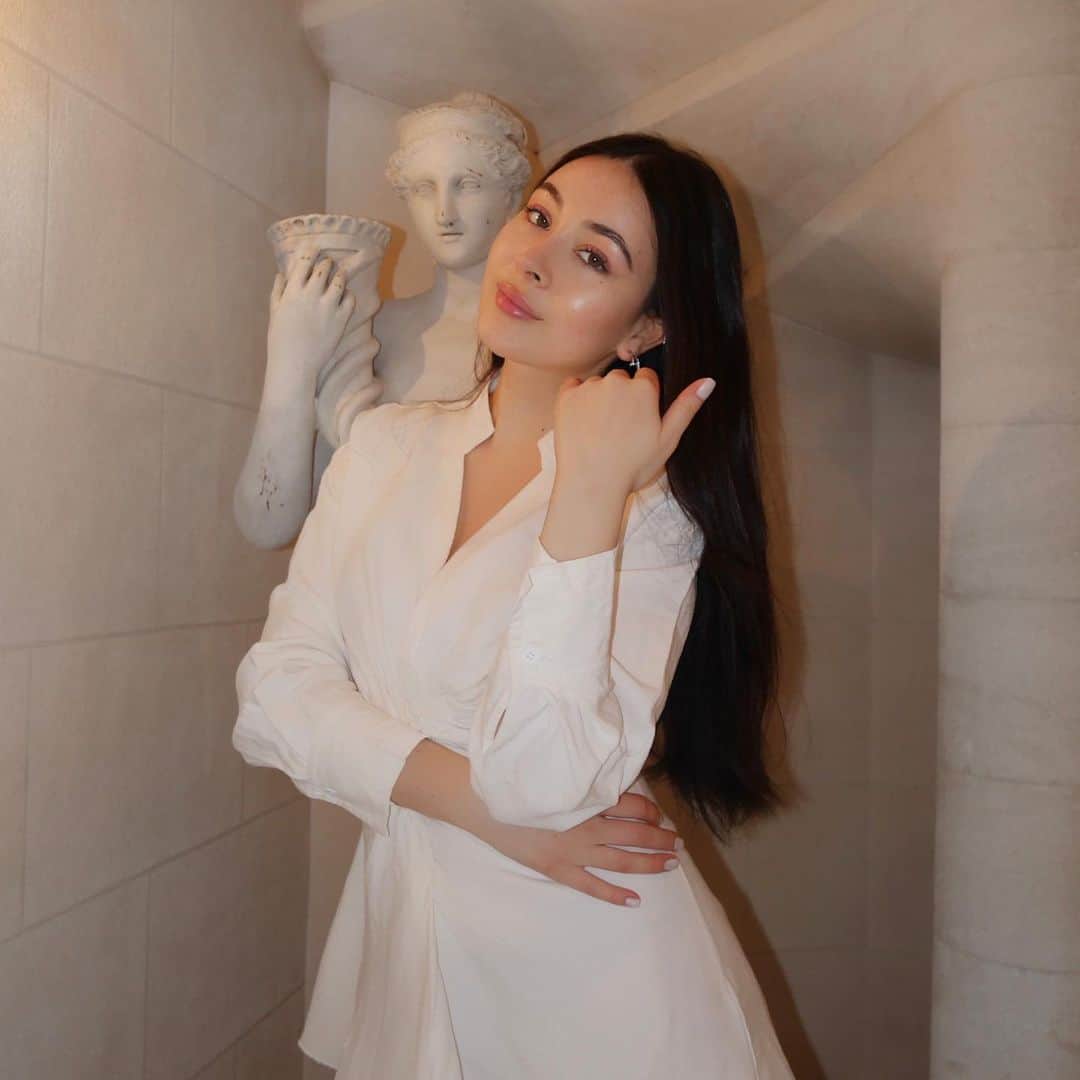 エレナ・アレジ・後藤のインスタグラム：「ちょっと遅れましたが明けましておめでとうございます🎊🤍昨年はみんなにとって難しい年だったと思います2021はそれぞれが希望の一歩を踏み出せる年になりますように✨」