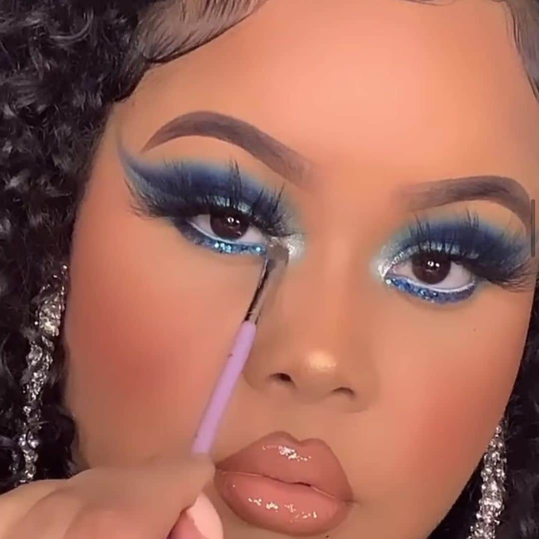 Makeup Addiction Cosmeticsさんのインスタグラム写真 - (Makeup Addiction CosmeticsInstagram)「@yamiangelina using our precision shader brush for that perfect definition in the inner corner! Who has tried this brush? 🥰🥰🥰 We ship worldwide 🌎 #makeupartistsworldwide #makeupaddictioncosmetics #makeupaddiction」1月3日 19時22分 - makeupaddictioncosmetics