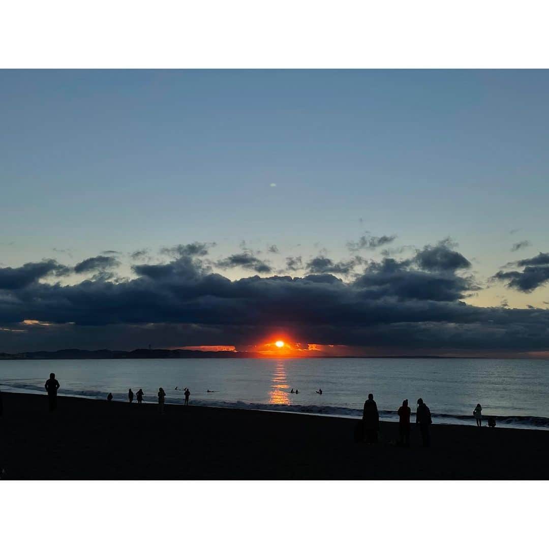 中田絢千さんのインスタグラム写真 - (中田絢千Instagram)「☀︎ 大事なものは変わらないと信じて 心温まることを増やしてゆく2021年に。 風の時代に乗って ちいさな光、おおきな光、 ひとつずつ掴んでいけたらいいな  本年もよろしくお願いいたします。 みなさんに幸あれ🕊❤️」1月3日 19時25分 - ayaka_nakata