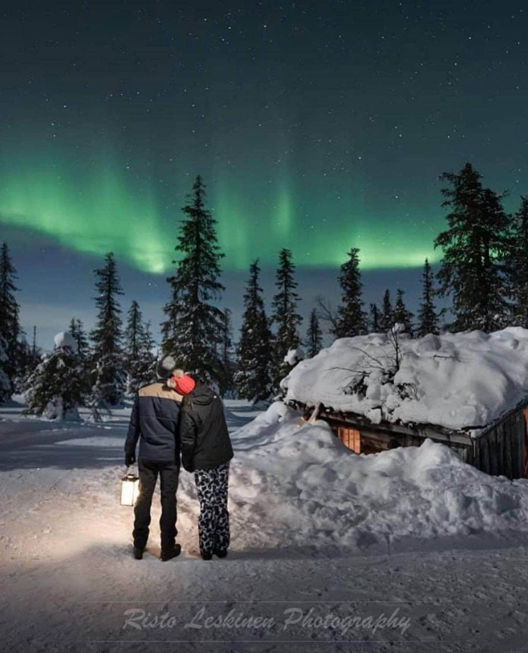 Discover Earthさんのインスタグラム写真 - (Discover EarthInstagram)「Have you ever seen the northern lights?  Lapland (in same: Sápmi - in Finnish: Lappi - in Swedish: Sameland / Lappland) is a transnational region in northern Fennoscandia, straddling the territories of Norway, Sweden, Finland and Russia, whose indigenous people are the Sami.  The Northern Lights can be seen in Finnish Lapland almost 200 nights a year, provided that the sky is sufficiently clear. The most traditional way to experience these light phenomena is to go out into nature on snowshoes, skis, snowmobiles or dogsleds.     🇫🇮 #discoverlapland with @ristoleskinen . . . .   #lapland  #lappi  #visitlapland  #visitrovaniemi  #rovaniemi  #visitfinlandjp  #ourfinland  #finland  #visitfinland  #northernlights」1月3日 19時30分 - discoverearth