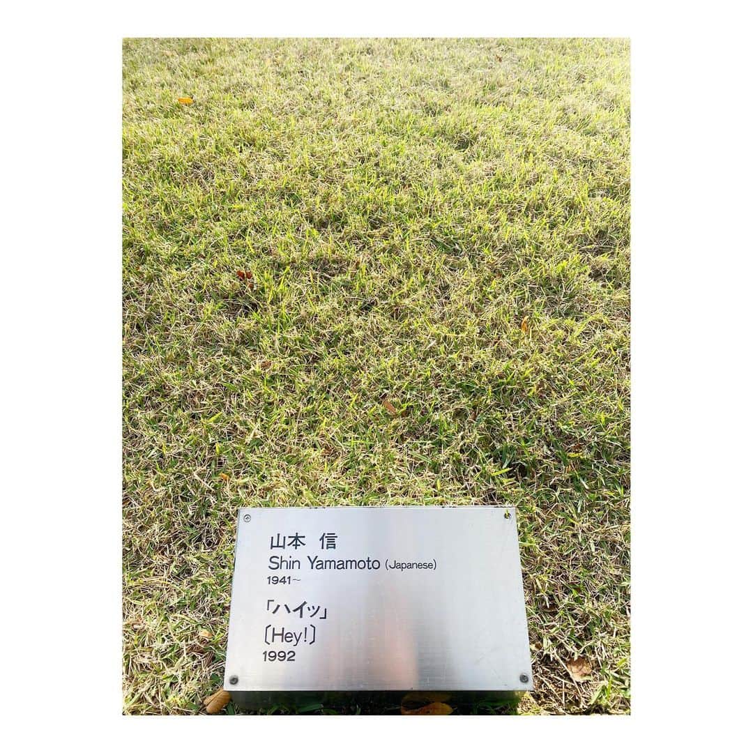 あらい美生さんのインスタグラム写真 - (あらい美生Instagram)「.﻿ Hey! 2021🐮﻿ あけましておめでとうございます🎍﻿ 本年もよろしくお願い致します~♡﻿ この作品、題名も可愛くて思わず📸」1月3日 19時35分 - miu___33