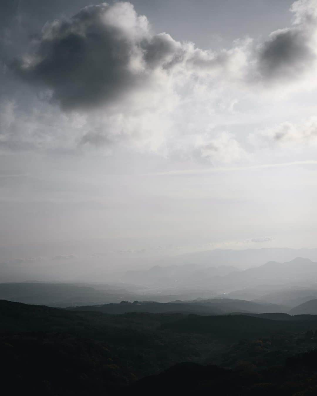 _msy_tさんのインスタグラム写真 - (_msy_tInstagram)「The gradation of mountains and sky. Clouds flowed smoothly. . 山々と空のグラデーション。 雲がキレイに流れていました☁️ . . . #visitjapanjp #tokyocameraclub #sorakataphoto #retrip_nippon #art_of_japan_ #daily_photo_jpn #wu_japan #japan_daytime_view #rakutentravel #jalan_travel #lovers_nippon #bestjapanpics  #whim_life #otonatabi_japan #photo_travelers #sky #mountain #cloud #beautifuleview #風景 #風景写真 #風景写真部 #空 #雲 #山」1月3日 19時39分 - masaya_takigawa