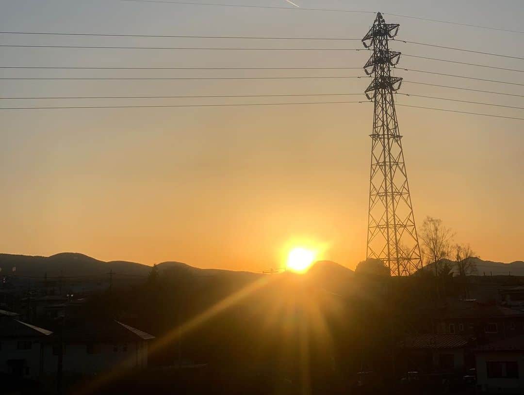 AYUMIさんのインスタグラム写真 - (AYUMIInstagram)「富士山と夕陽🙏✨ #今日という日にも感謝して  @the_garden_mt_fuji   #thegardenmtfuji #コンドミニアムホテル #コンドミニアム #セルフチェックイン #セルフチェックアウト #家族時間 #富士山 #mtfuji」1月3日 19時48分 - ayumiayunco