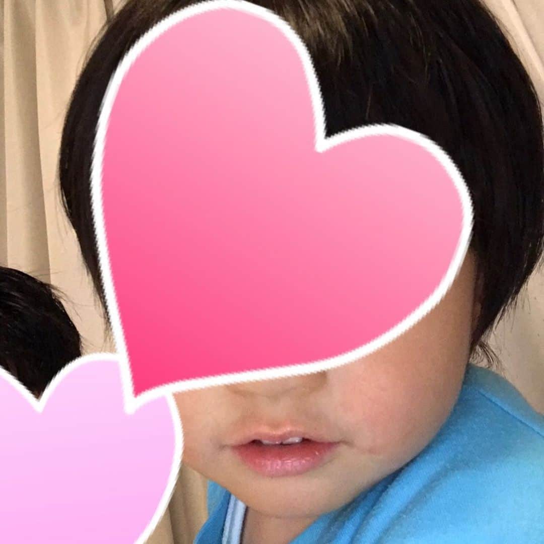 ヒラヤマンのインスタグラム：「我が子がかわいすぎる♡ #2歳 #男の子 #パパ邪魔w」