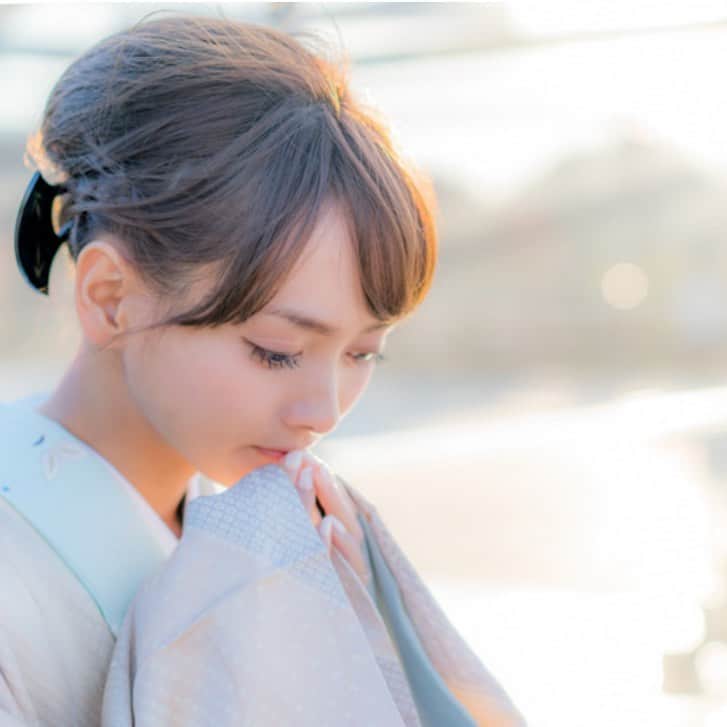 朋未のインスタグラム：「あけましておめでとうございます🎍  年が明けた感は全くありませんが、2021年。 あなたの１年が健やかで穏やかでありますように。 目標は丁寧に生きること。 ズボラは卒業できないと思うのでせめて意識だけでも... 今年もよろしくお願いします！✨」