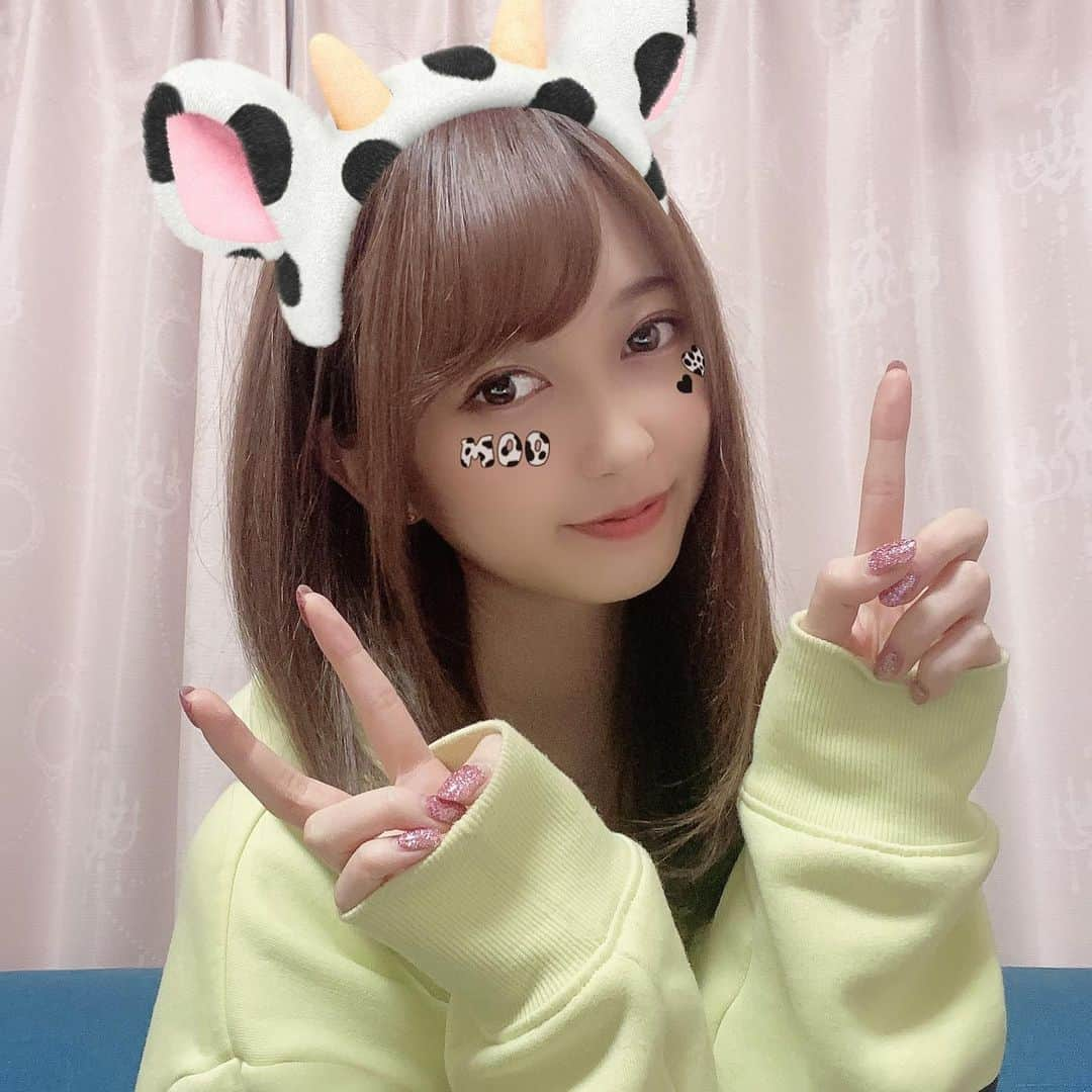 佐々木舞音さんのインスタグラム写真 - (佐々木舞音Instagram)「. 2021🐮 . 今年もよろしくお願いします！ . のんびりなお正月を過ごしてます🎍 . Snowで牛になりましたすごい！笑 .」1月3日 19時47分 - sasaki_maine