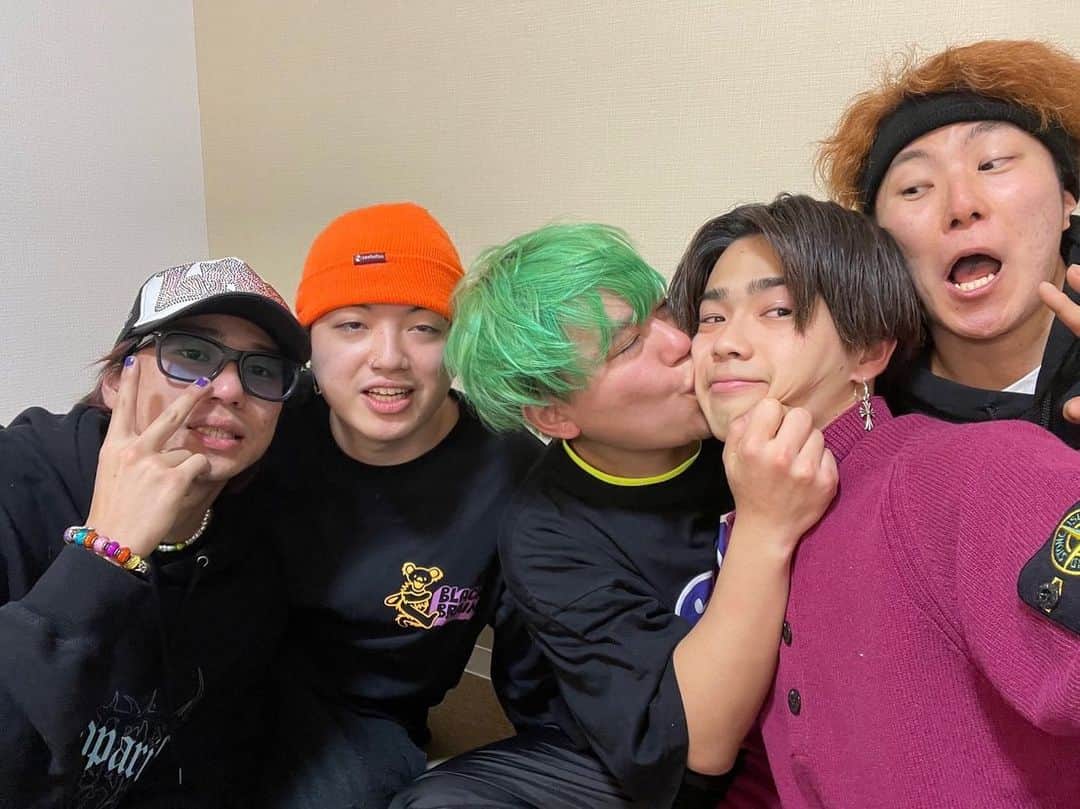 のインスタグラム：「大クセ5人兄弟爆誕」