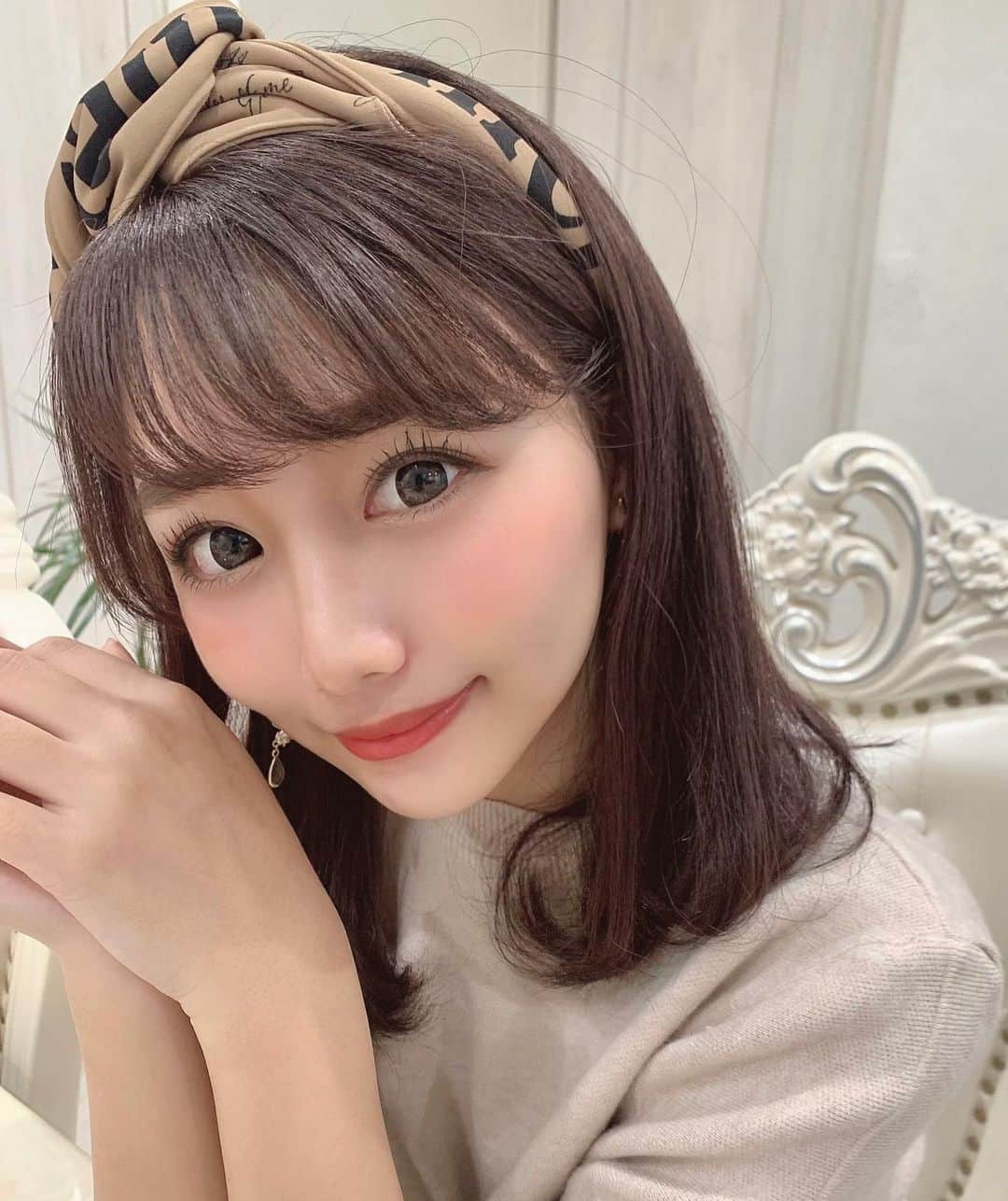 加藤里奈さんのインスタグラム写真 - (加藤里奈Instagram)「⋆ 本日21時から 発売開始みたいです🤍 @merue_official の可愛すぎるスカーフを ヘッドバンドとして使ってみたよ❤︎ ⋆ #ootd #fashion #instafood #instagram #instalike  #hairstyle #outfit #code #coordinate #style #stylepoint #instafashion #instagood #instalike #ファッション #撮影 #ヘアアレンジ #ヘアスタイル #アレンジスタイル #ヘア #かとこ #コーディネート #コーデ #かとこーで #今日の服 #merue #メルエ」1月3日 19時58分 - katoco0326