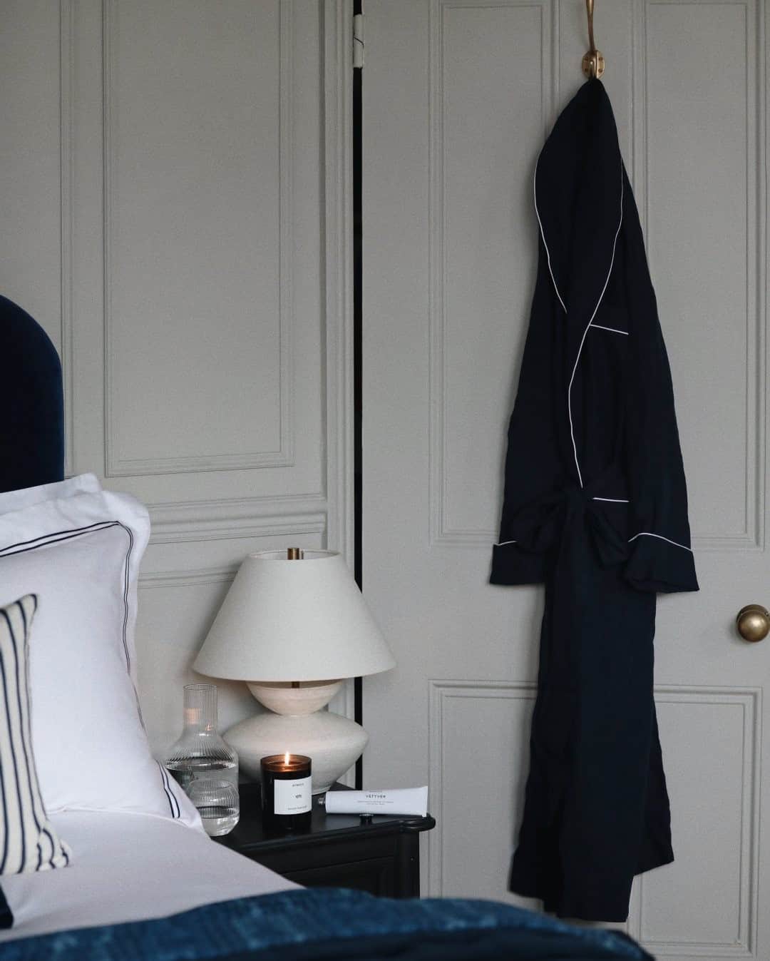 MR PORTERのインスタグラム：「Although we might all be a little bored of doing nothing, we encourage you to enjoy your last lie-in before logging on tomorrow. You deserve it. #MRPORTERathome  Shop the story: DEREK ROSE - Plaza Polka-Dot Cotton Robe (similar style) Byredo - Carrousel Scented Candle, 240g Byredo - Hand Cream - Vetyver, 100ml」