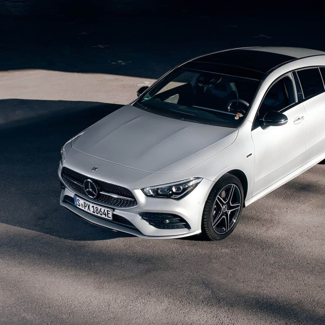 メルセデス・ベンツさんのインスタグラム写真 - (メルセデス・ベンツInstagram)「The CLA shooting brake excites at the very first glance: the sporty, flat front end with power domes on the bonnet already shows the dynamic focus.  📷 @fabian_stoffers for #MBsocialcar  #Mercedes #MercedesCLA #CLA #CLAShootingBrake」1月3日 20時00分 - mercedesbenz