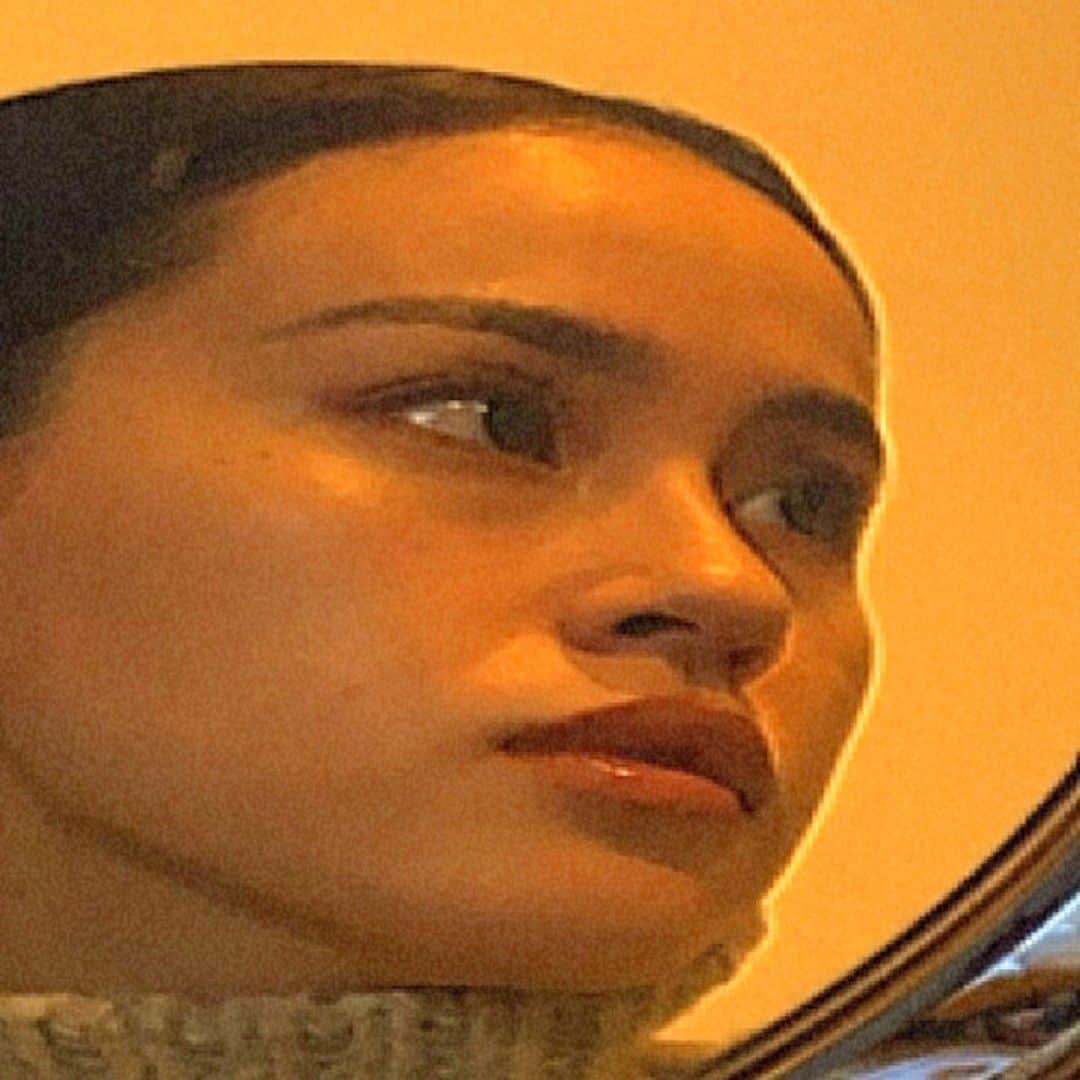 安田唯のインスタグラム：「Mirror, mirror.....💭」