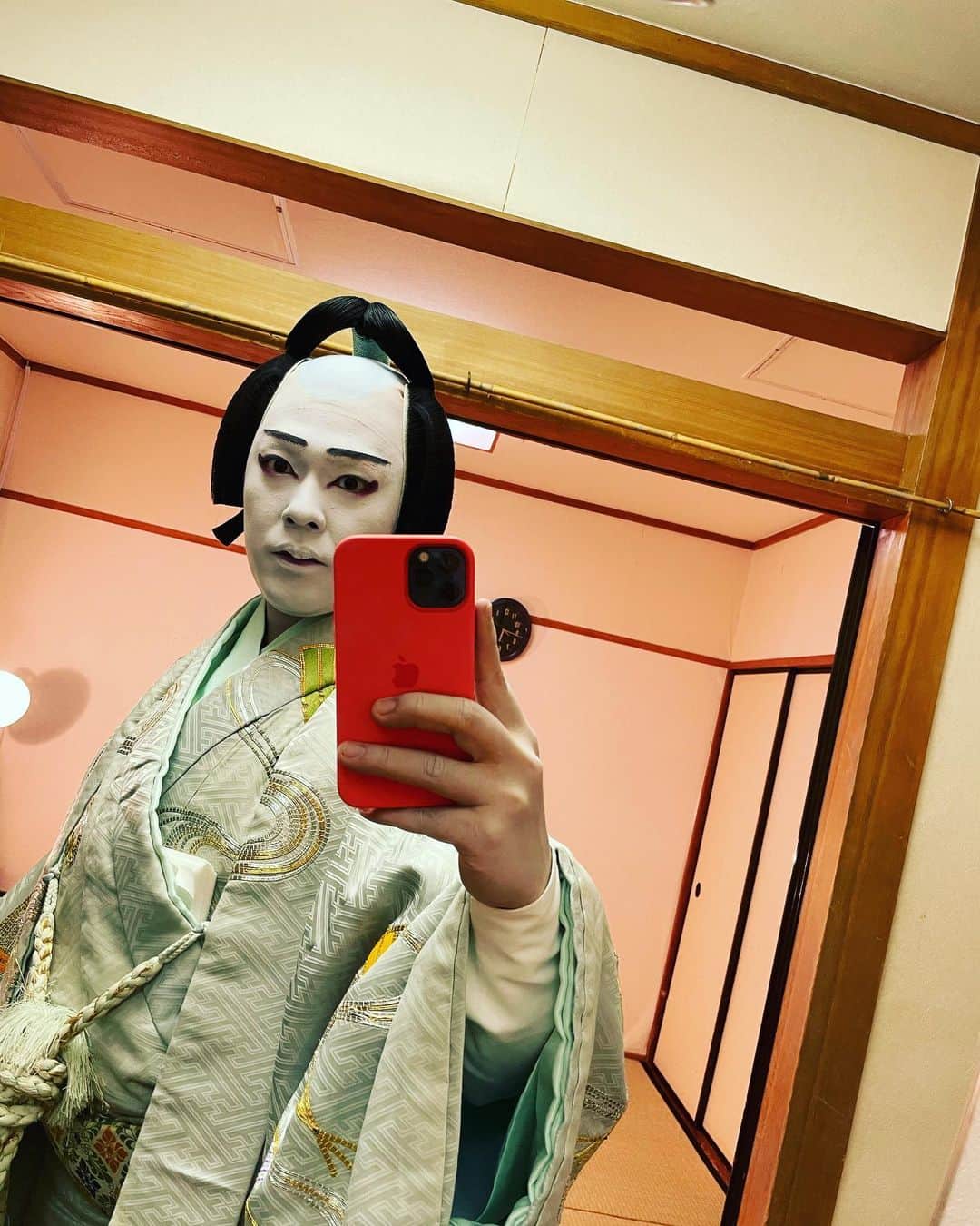 大谷廣松のインスタグラム：「初日でした！ 千穐楽まで、体調に留意しながら努めたいと思います #歌舞伎 #大谷廣松 #初春歌舞伎 #kabuki」