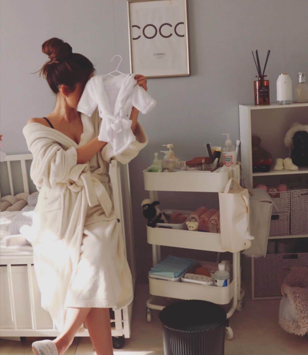 ᗰᗩYᑌᑕᕼIのインスタグラム：「Happy new year🐮🍼 皆様今年もよろしくお願いします♥︎ ． Blog更新しましたっ‼︎ https://www.dclog.jp/techimayuchi ． #34weeks  あと2週間で臨月です🙋🏽‍♀️💭 はやい ． もうすぐ産まれてくるBabyの お部屋紹介のYouTubeをUPしました🎬 見にきてねっ🔍 https://www.youtube.com/channel/UCSQiPrtoU2PW67D0odD3RAg ． ． 正月太りと妊娠後期太りやばい Wパンチで次の検診こわい そろそろ怒られそう😂💦 ． ． #妊娠後期 #マタニティフォト  #マタニティ生活 #妊娠９ヶ月 #ベビーワゴン #ベビー用品  #ダイエット」