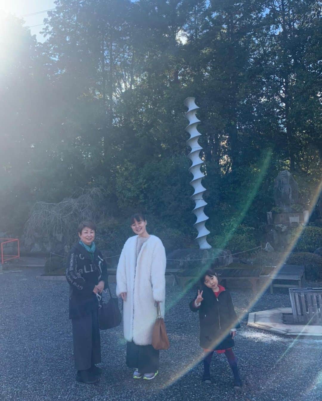 青山有紀さんのインスタグラム写真 - (青山有紀Instagram)「美雨ちゃんが撮ってくれた写真。 ママとの写真なんて数年ぶり！嬉しいな😻」1月3日 20時07分 - yukiaoya