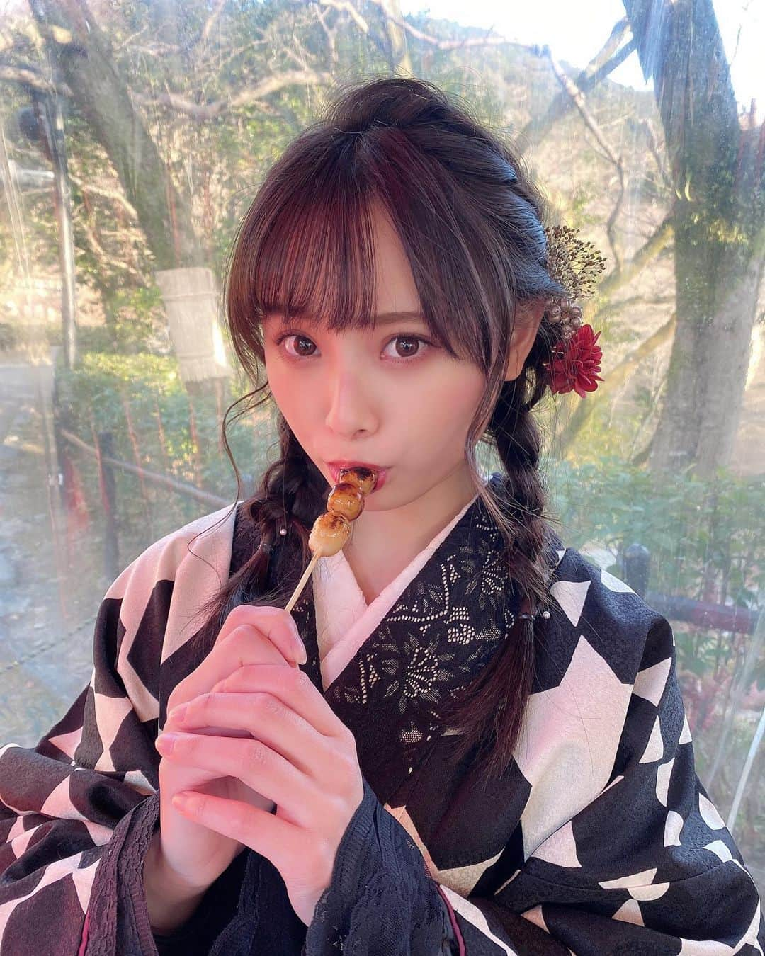 梅山恋和さんのインスタグラム写真 - (梅山恋和Instagram)「🎍❤︎  新年あけまして おめでとうございます！  皆さん2021年も応援 宜しくお願いします🤍  新春万福🌸  #着物#ヘアアレンジ#編み込み #2021年#お餅しか勝たん #557#おもち映え」1月3日 20時14分 - cocona_umeyama