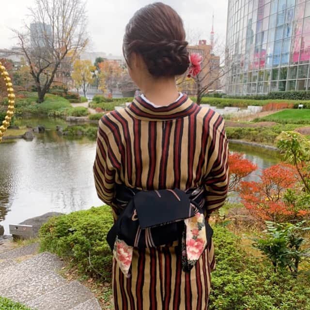 林美沙希さんのインスタグラム写真 - (林美沙希Instagram)「.  久しぶりに着物姿です👘  ＊アナウンサー きもの壁紙コンテンツ2021 の写真が⇩からダウンロード出来ます☺︎  https://www.tv-asahi.co.jp/sphone/app/announcer/kimono/2021/  レトロな柄のとても素敵な着物を着せて頂きました。帯の結び方もこだわっています。 6人のアナウンサーが、それぞれ違った雰囲気の着物を着ているので楽しんで頂けたら嬉しいです！  #テレ朝#アナウンサー#着物#きもの#👘#レトロ#毛利庭園#林美沙希#2021」1月3日 20時19分 - misaki0hayashi