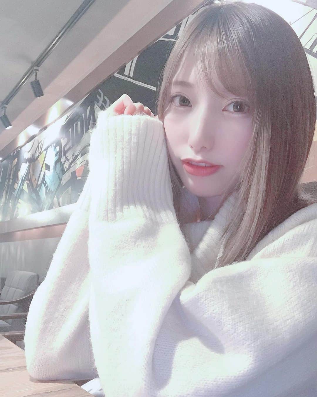 まきせれなのインスタグラム：「カフェでゆっくりしてた時の ☕ ☁*° ໒꒱· ﾟ #hny2021#cafestagram#f4l#makeuplife#ライブ配信#ゲーム好きな人と繋がりたい#ゲーマー女子#邦ロック#彼女を撮る日常#ダイエット#筋トレ#tokyo#アニメ好き#櫻坂46好きな人と繋がりたい」