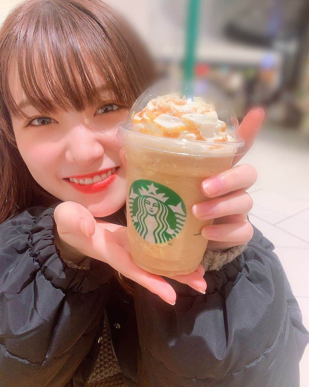 遠藤みゆさんのインスタグラム写真 - (遠藤みゆInstagram)「念願の新作❤︎ . はちみつ好きだから嬉しかった☺︎ . #スタバ #スタバ新作 #アールグレイハニーホイップフラペチーノ」1月3日 20時29分 - endoomiyu