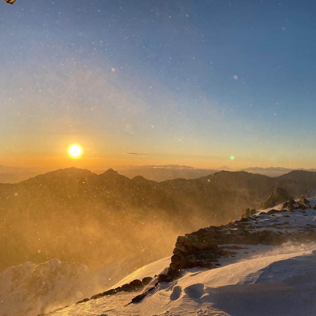 イモトアヤコさんのインスタグラム写真 - (イモトアヤコInstagram)「#立山連峰 #雄山 とんでもない風でしたが とんでもなく綺麗な御来光でした」1月3日 20時40分 - imotodesse