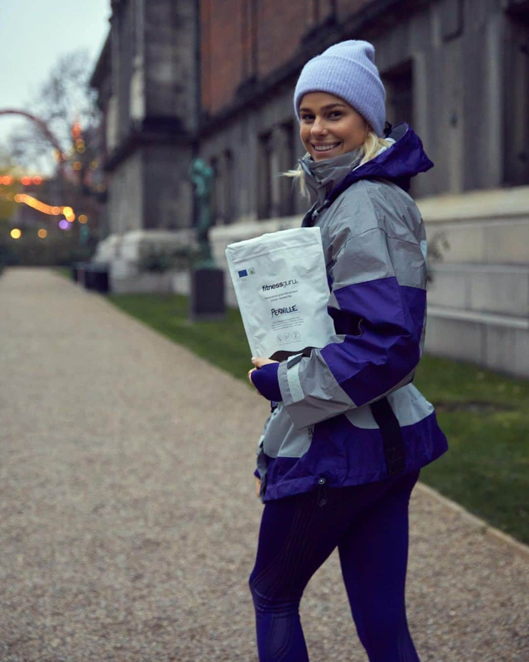 ペルニール・ブルームさんのインスタグラム写真 - (ペルニール・ブルームInstagram)「Annonce. Tomorrow starts the first week of 2021, it's an opportunity to to set new healthy habits for you and your body. My body is very important to me, it's my engine which takes me to my goals. That's why I highly prioritize it. I take good care of it, I nuture it and I speak loving to it, because it all matters. It helps me to get better, feel better and not only in my body but in my mind too.  I'm proud to announce that I've been chosen as the new ambasssador for @fitnessguru . We share the same vision about taking good care of your body, and feeding it with high quality nutrients, so you can be a happy and healthy version of yourself. What do you do to make yourself feel good? #fitnessguru」1月3日 20時49分 - pernilleblume