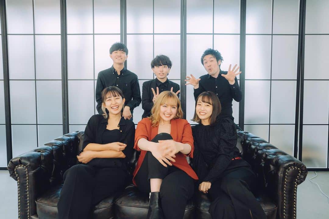 のインスタグラム：「Homura - LiSA （Acapella covered by PLUS Unison. with 鈴木瑛美子） . . Off📸📸📸 part 1 . . . photos by @ryontaex  . hair & make 長坂賢 @ken_nagasaka  . . #鬼滅の刃 #炎 #アカペラ #カバー #PLUSUnison #鈴木瑛美子 by staff」