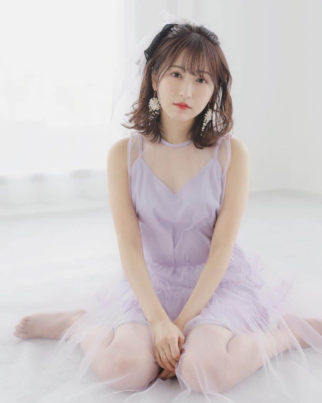小桃音まいのインスタグラム：「🎍. . インスタでも改めて. あけましておめでとうございます❤︎. 本年もよろしくお願い致します. . みんなはどんなお正月すごしてますか？. . 私はスプラしたりきゃらまき飲んだり. 年賀状書いたりスプラしたり…. あんまりいつもと変わりません笑. . はやく初詣に行きたいな⛩.」