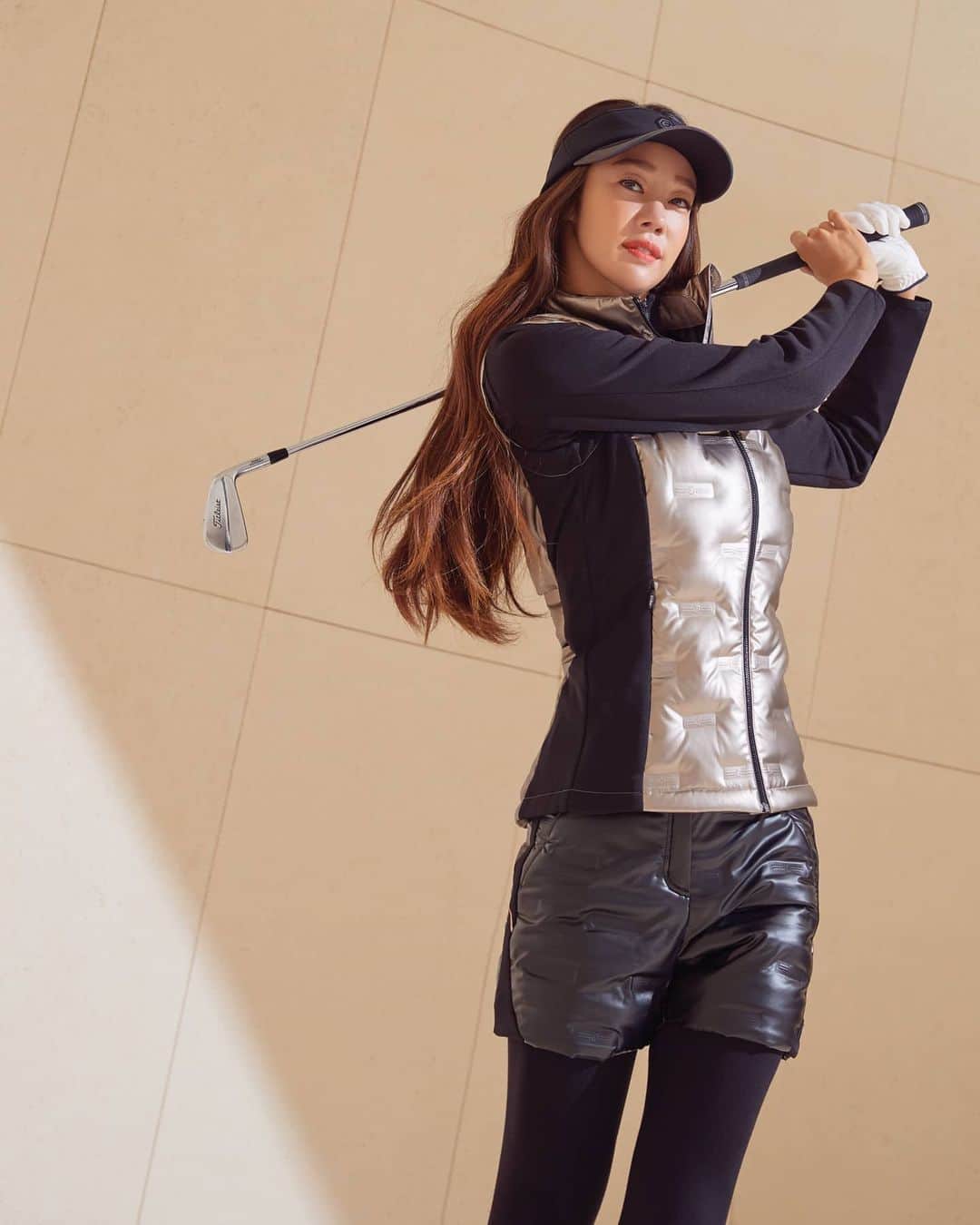チェ・ヨジンさんのインスタグラム写真 - (チェ・ヨジンInstagram)「골프 치고 싶다⛳ 엘르골프 입고.. 춥다고 패션을 포기하면 앙대여~~ . #골프웨어 #golf」1月3日 21時08分 - yjyjyjyjyj_yj