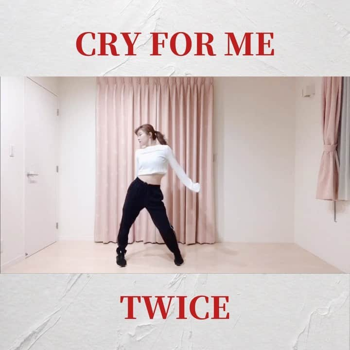 CHISATOのインスタグラム：「2021年初踊り💃 ♪CRY FOR ME- @twicetagram  カバーダンスではございません。 今年もたくさん踊って好きな踊りを極めて 夢を叶えていけるように頑張ります✨ #2021 #初踊り #cryforme #twice #punking #wacck #dance #choreographer #kpop #choreography #트와이스 #나연 #정연 #모모 #사나 #지효 #미나 #다현 #채영 #쯔위」