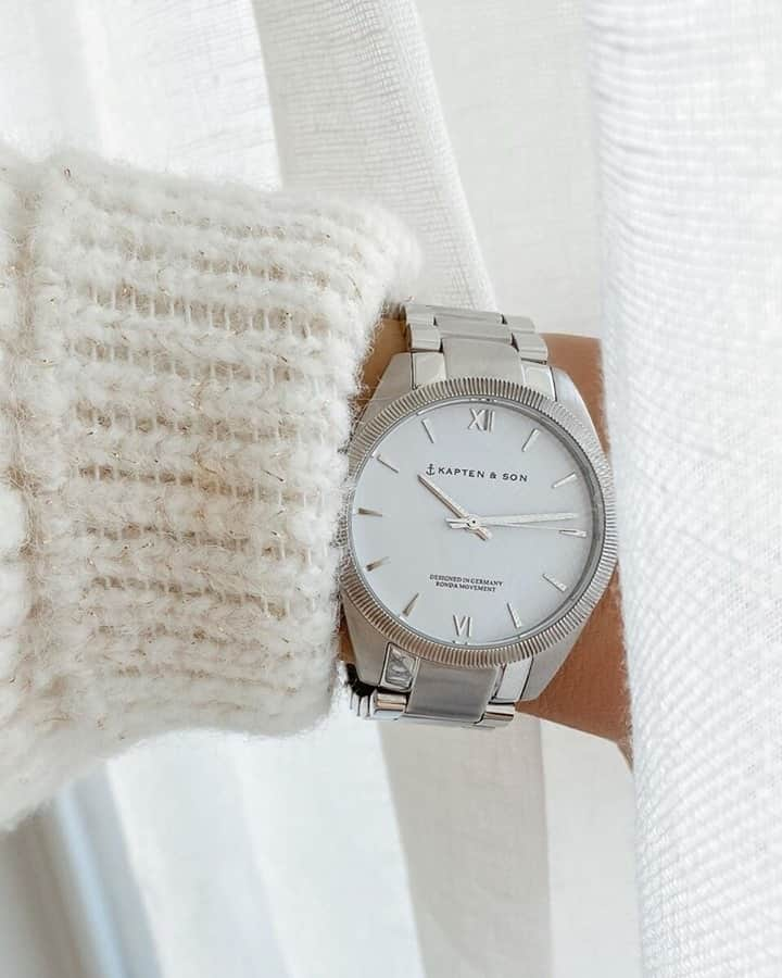 Kapten & Sonさんのインスタグラム写真 - (Kapten & SonInstagram)「'Just enjoy where you are now!' 🌟 Our Crush Silver “Steel“ is the perfect detail to your daily outfit! 🙌 #bekapten #kaptenandson⁠ .⁠ .⁠ .⁠ #watch #ootd #style #sparkle #shine #january #winter #cozy #fashion #inspiration #home #toulouse #france」1月3日 21時01分 - kaptenandson