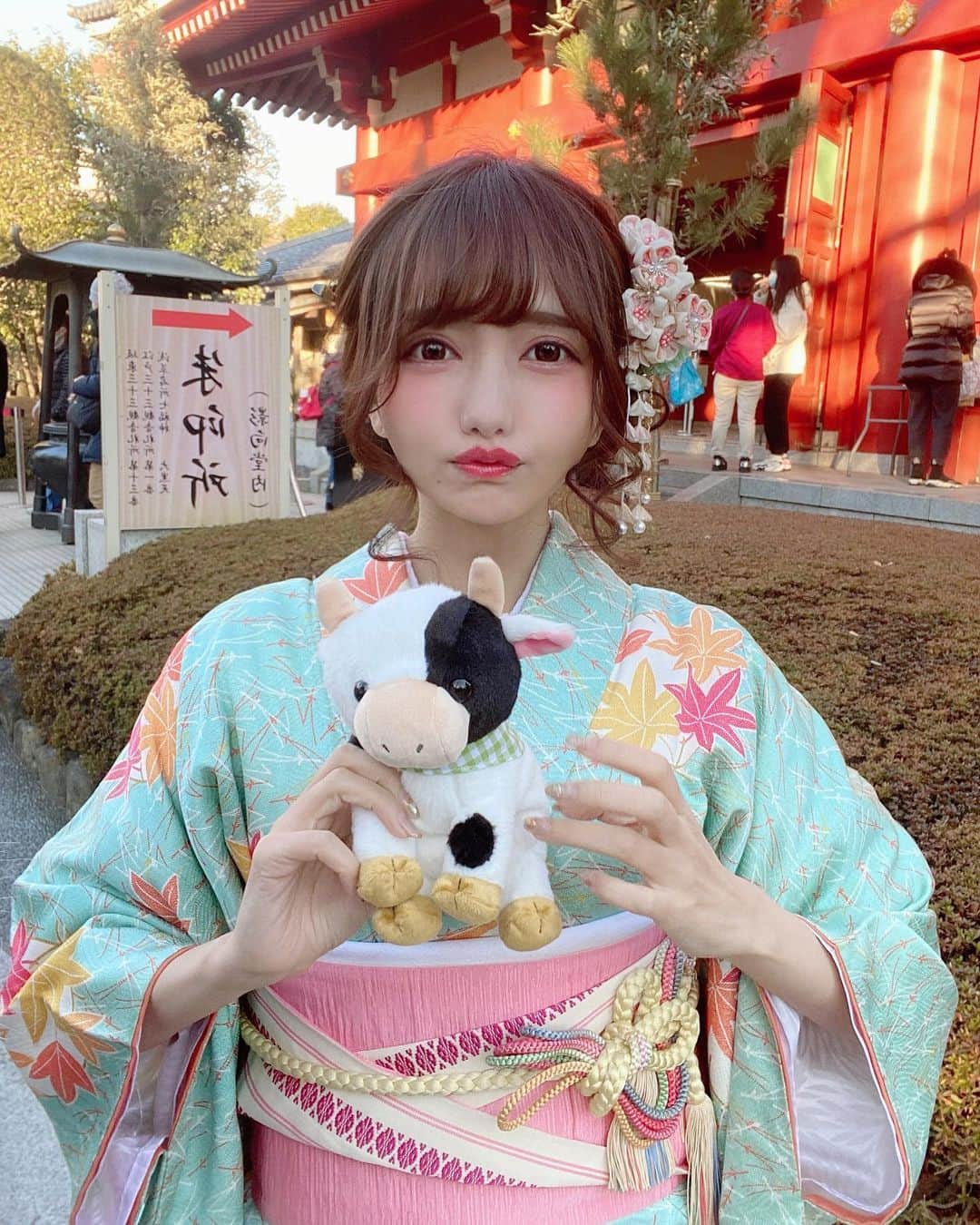 遠藤 玲奈 /endo renaさんのインスタグラム写真 - (遠藤 玲奈 /endo renaInstagram)「🐮🐮🐮🤍  今日やっと初詣して、 おみくじ引いたら大吉だったし、 ドラえもん名言ガチャポンやったら 欲しいドラえもんが当たってしまったので、  2021年の運は使い果たしました😇 本当にお疲れ様でした😇ww . #happynewyear #happynewyear2021 #20202021 #初詣 #着物 #着物コーデ #丑年 #着物ヘア  #ヘアアレンジ #和装ヘア #和装 #おみくじ #ドラえもん」1月3日 21時06分 - r_m.0115