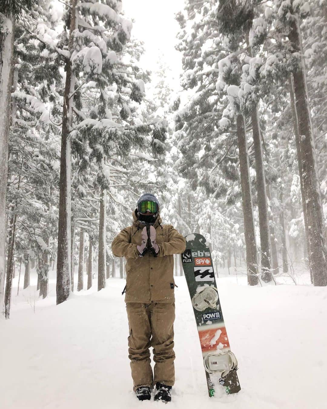 広野あさみのインスタグラム：「あけましておめでとうございます！ 今年もよろしくお願いします🙇‍♀️  当たり前のようにしていたことが 当たり前じゃないと気づいかされた今、 生きている喜び、仲間の大切さ、 スノーボードをさせてもらっているありがたさを強く感じています。 今年も自分らしく色んなことに挑戦していきたいです。  2021年皆さんにとって良い年でありますように^_^🙏」