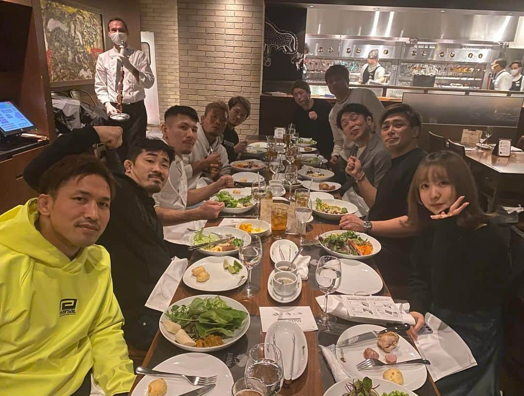 宮田和幸さんのインスタグラム写真 - (宮田和幸Instagram)「ブレイブジム内弟子 新年会 ノンアルコールでガッチリ肉食べて1時間で終了！ 毎年勝負ですが、各々目標を達成して行きましょう！ 本年も宜しくお願い致します #ブレイブジム #内弟子」1月3日 21時14分 - miyata.hercules