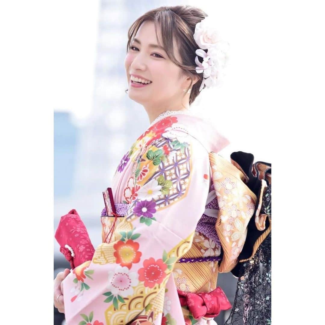 戸田れいさんのインスタグラム写真 - (戸田れいInstagram)「ファンの皆様が撮ってくれたお写真☺️色味も画角も個性があっていいですな♥️ • • • #着物#着物ヘア#浅草#japanesegirl #kimono#晴着撮影会#2021#ポートレート#portrait」1月3日 21時15分 - rei_toda