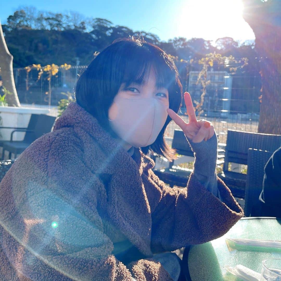 日笠麗奈のインスタグラム：「あけましておめでとうございます🐮  元日、写真のセンス皆無な夫に撮影を頼んだら珍しくいい感じでした。今年は良いことありそうです💥 2枚目は春夏秋冬毎日食べたいめちゃうま雑煮⚪️  今年もよろしくお願いします！」